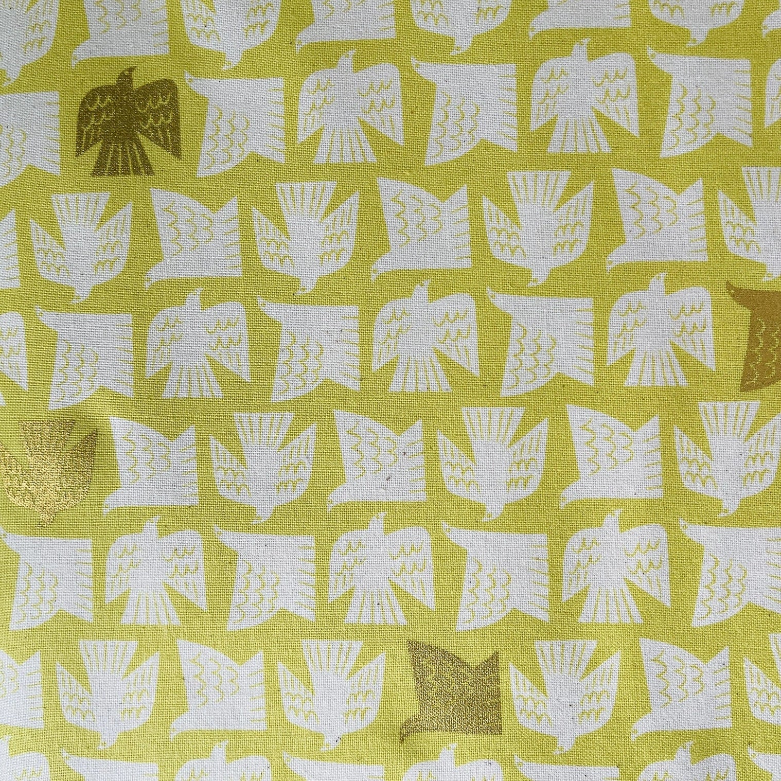 Kibori Paper Birds Citron Metallic Cotton+Steel RJR Fabrics. - Fabricanaus